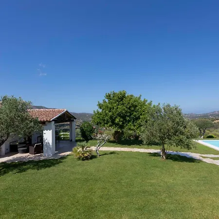 Villa Alba Esclusiva Con Piscina A Sfioro E Vista Mozzafiato Sul Mare Cugnana