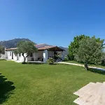 Alba Esclusiva Con Piscina A Sfioro E Vista Mozzafiato Sul Mare Vila *
