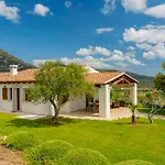 Vila Alba Esclusiva Con Piscina A Sfioro E Vista Mozzafiato Sul Mare Cugnana